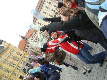 Do rytmu bubnů se na náměstí Svobody také tančilo. Foto: Magda Siroginová, Topzine.cz