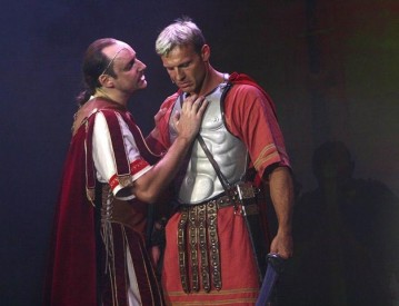 Martin Maxa jako Rufius v muzik&aacute;lu Kleopatra. Zdroj: ofici&aacute;ln&iacute; web Martina Maxy, http://www.martinmaxa.cz