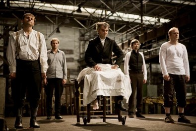 Karamazovi jsou dramatem o morálce, povaze člověka, vině, trestu a odpuštění. Zdroj: cinemart.cz