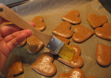 Perníčky potřeme rozšlehaným  vejcem, Foto: Eva Mácová, Topzine.cz