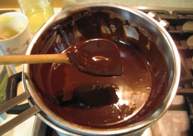 Rozpustíme čokoládu v rendlíku nad parou, Foto: Eva Mácová, Topzine.cz