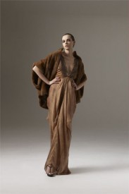 Yves Saint Laurent opět z kolekce fall 2009, Zdroj: style.com