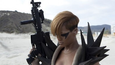 Rihanna k videu Hard, Zdroj: rihanannow.com