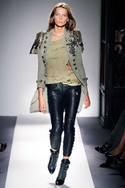 Kolekce spring 2010, Balmain, Zdroj: style.com