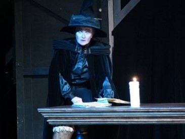 Bábi Zlopočasná, zdroj: www.divadlovdlouhe.cz