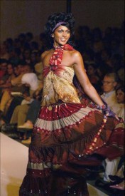 Indická móda jako zdroj inspirace etno stylu. Zdroj: english.peopledaily.com