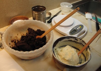 Máslovo-kakaová hmota a vedle bešamel, Zdroj: Eva Mácová, Topzine.cz