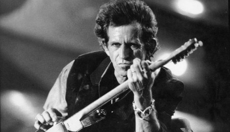 Takto řádil Keith Richards v mládí. Dnes se vžívá do role spisovatele. zdroj: wikipedia.cz