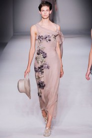 Alberta Ferretti, kolekce jaro/léto 2010, Zdroj: style.com
