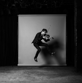 Alexander Rybak Mladý zpěvák a houslista Alexander Rybak