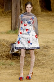Chanel, kolekce jaro/léto 2010, Zdroj: style.com