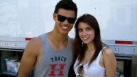 emma-roberts-and-taylor-lautner-on-valentines-day-set