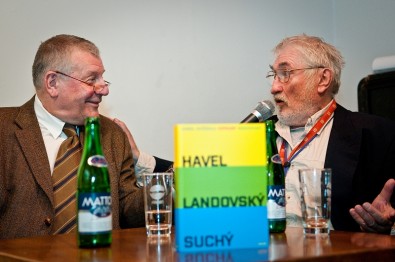 Karel Hvížďa a Pavel Landovský, Zdroj: Vojta Herout, Topzine.cz
