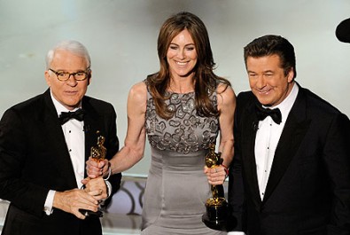 Kathryn Bigelow Oscarová režisérka Kathryn Bigelow s moderátory slavnostního večera Stevem Martinem a Alecem Baldwinem Zdroj: mirror.co.uk