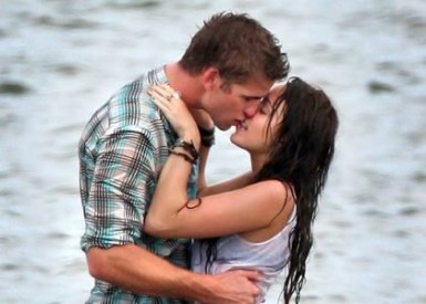 Liam Hemsworth a Miley Cyrus Liam Hemsworth a Miley Cyrus