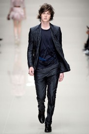 Kolekce jaro/léto 2010 Burberry, Zdroj: style.com