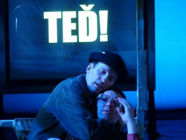 Čekání na Godota: David Prachař, David Matásek Zdroj: Národní divadlo Foto: Bohdan Holomíček