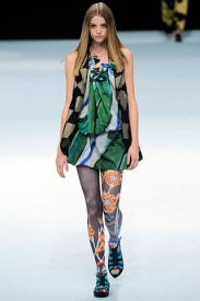 Kolekce jaro/léto 2010 Issey Miyake, Zdroj: style.com