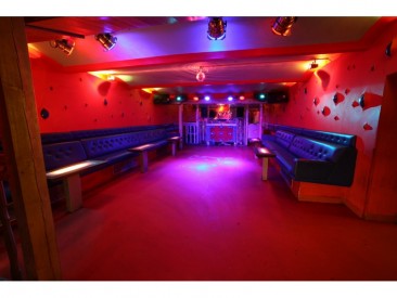 Dance Club, Zdroj: chapeaurouge.cz