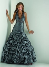 Zdroj: spolecenske-saty.com