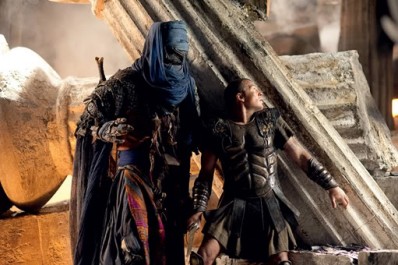 Kdo to stojí za Perseem? Přeci návštěvník z jiné mytologie. Zdroj: distributor filmu