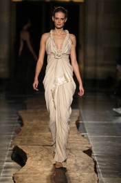 V&yacute;sledek spolupr&aacute;ce Donny Karan a Earth Pledge. Zdroj: koldinghus.dk