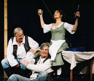 Pán (K. Heřmánek), Jakub (J. Bartoška) a hostinská (V. Freimanová)