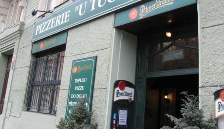 Vstup do pizzerie z ulice, Foto: Eva M&aacute;cov&aacute;, Topzine.cz