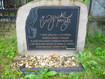 Pomn&iacute;k u kostela v Sobot&iacute;ně Foto: Eva Chytkov&aacute;, Topzine.cz