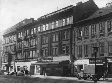 Švandovo divadlo v 50. letech Realistické divadlo v padesátých letech, Zdroj: svandovodivadlo.cz