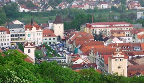 Pohled z rozhledny na Husovo náměstí