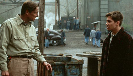 Chris Cooper a Jake Gyllenhaal ve filmu Říjnové nebe