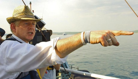 Richard Curtis při natáčení Pirátů na vlnách