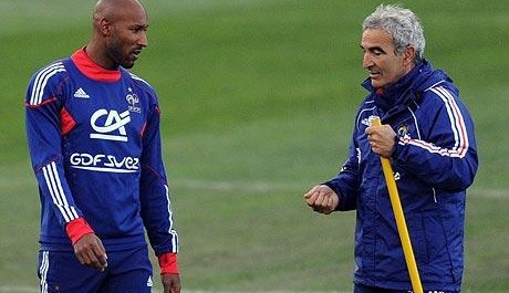 Foto: Anelka na tréninku vedle Domemecha