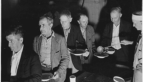 Nezaměstnaní ve frontě na polévku, Zdroj: photobucket.com