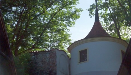 FOTO: Kaple sv. Valburgy na nádvoří zámku