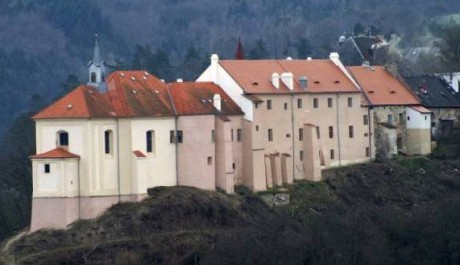 FOTO: Z&aacute;mek v Nižboru