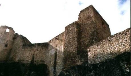 FOTO: zř&iacute;cenina hradu R&aacute;b&iacute;