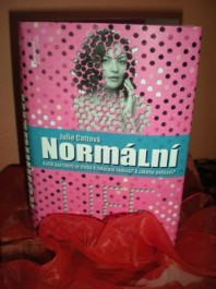 FOTO: Kniha Normální