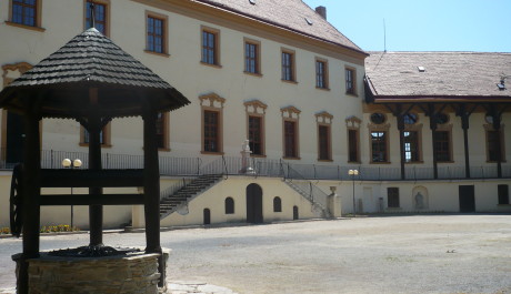 Znojmo nádvoří hradu