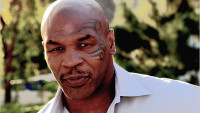 FOTO: Mike Tyson nav&scaron;t&iacute;v&iacute; v ř&iacute;jnu Prahu