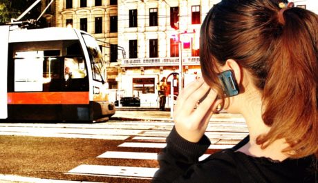 FOTO: Chytrý telefon koupí jízdenku či vyhledá jízdní řád