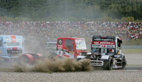 FOTO: Souboj trucků na mosteckém autodromu