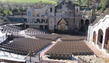 Ze střechy této budovy sebevrah skočil, Zdroj: phishandthedead.com