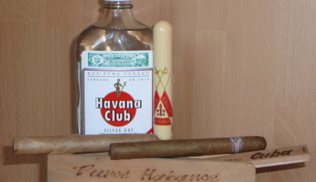 Typické kubánské suvenýry: rum a doutník FOTO: typické kubánské suvenýry: rum a doutník