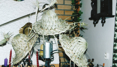 FOTO: originální suvenýr: upletené kloubouky od místního zahradníka