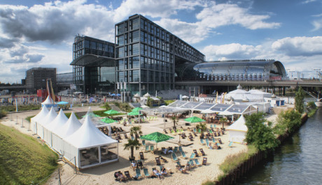 Berlín - nádraží Hauptbahnhof FOTO: Berlín - nádraží Hauptbahnhof