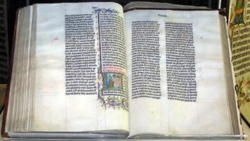 FOTO: Bible