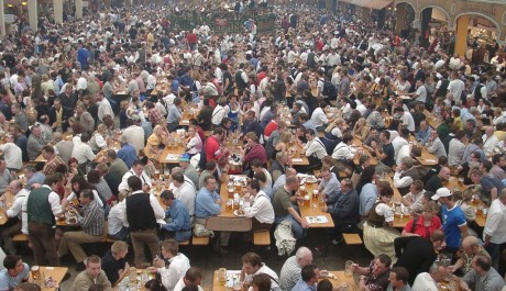 Oktoberfest bierzelt FOTO: Bierzelt
