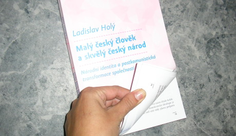 Malý český člověk Obal knihy Malý český člověk a skvělý český národ
